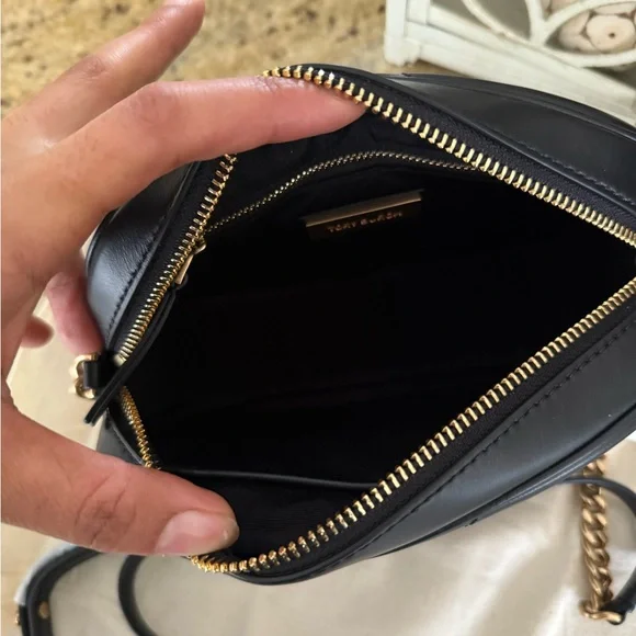 NWT TORY BURCH Kira Diamond Quilt Camera Bag Black Color - Picture 6 of 11